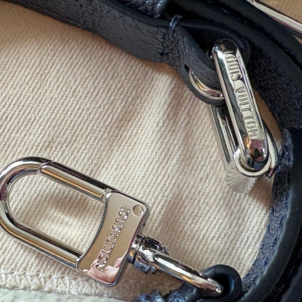 🌸Louis Vuitton Empriente Navy Nacre Pochette Metis🌸 - Picture 8 of 17